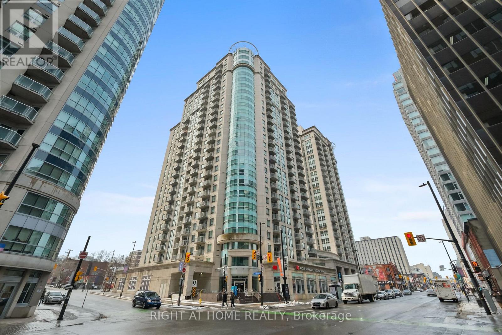 2302 - 234 Rideau Street, Ottawa, Ontario  K1N 0A9 - Photo 2 - X12930426