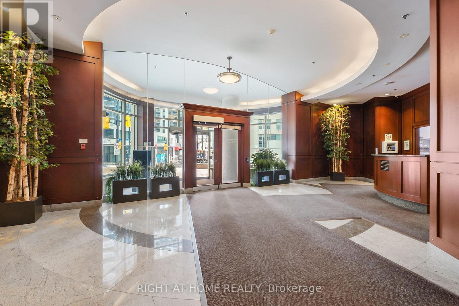 2302 - 234 Rideau Street, Ottawa, Ontario  K1N 0A9 - Photo 3 - X12930426