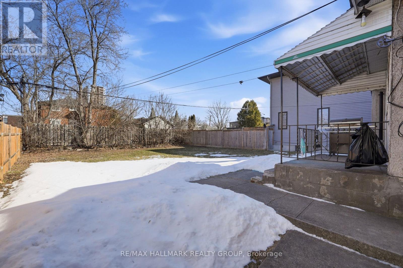 211 Columbus Avenue, Ottawa, Ontario  K1K 1P7 - Photo 2 - X12930446
