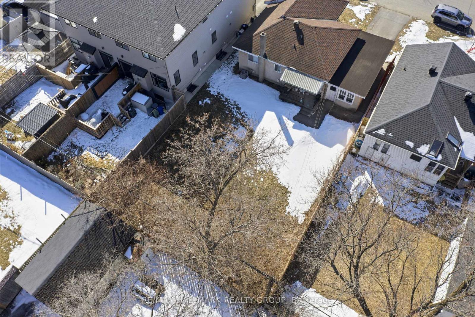 211 Columbus Avenue, Ottawa, Ontario  K1K 1P7 - Photo 7 - X12930446