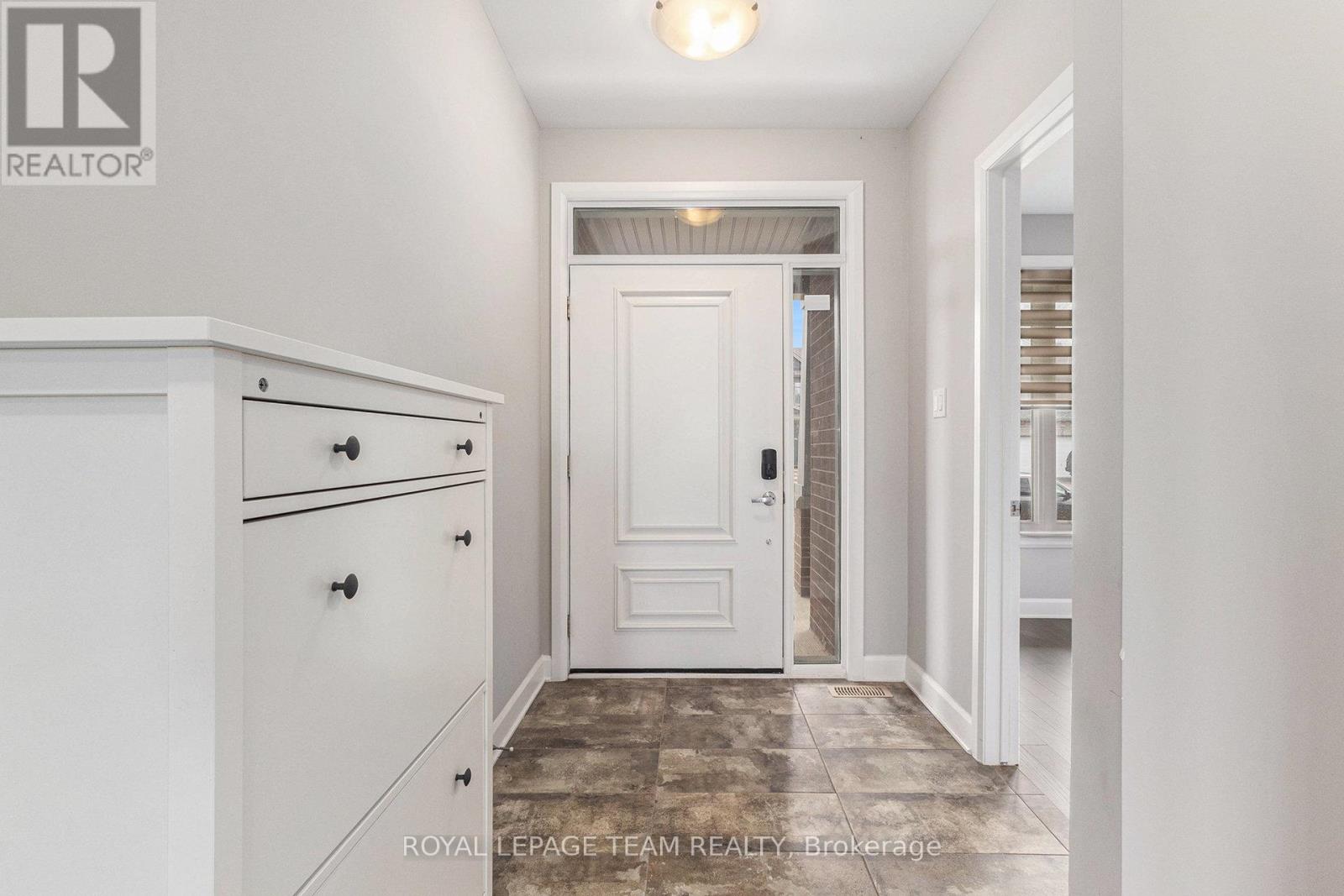 659 Parkview Terrace, Russell, Ontario  K4R 0C7 - Photo 3 - X12930456