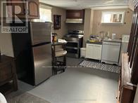 426 Seabourne Drive S, Oakville, Ontario  L6L 4G2 - Photo 2 - W12930406