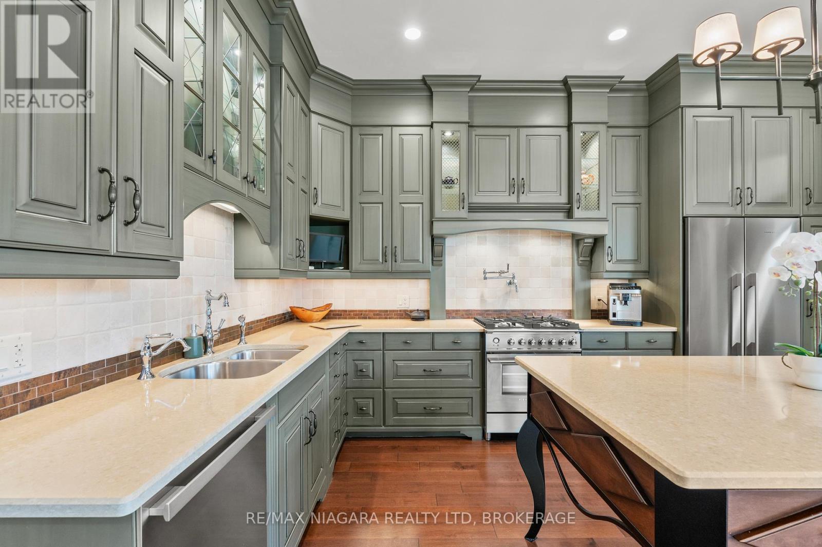 13 Colonel Cohoe Street, Niagara-On-The-Lake, Ontario  L0S 1J0 - Photo 8 - X12930314