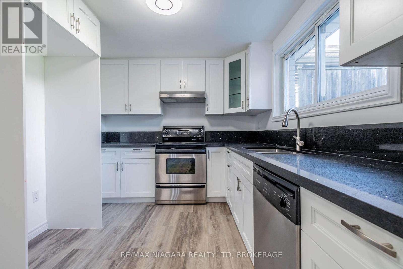 Lower - 22 Chantler Road, Welland, Ontario  L3C 4M5 - Photo 5 - X12930360