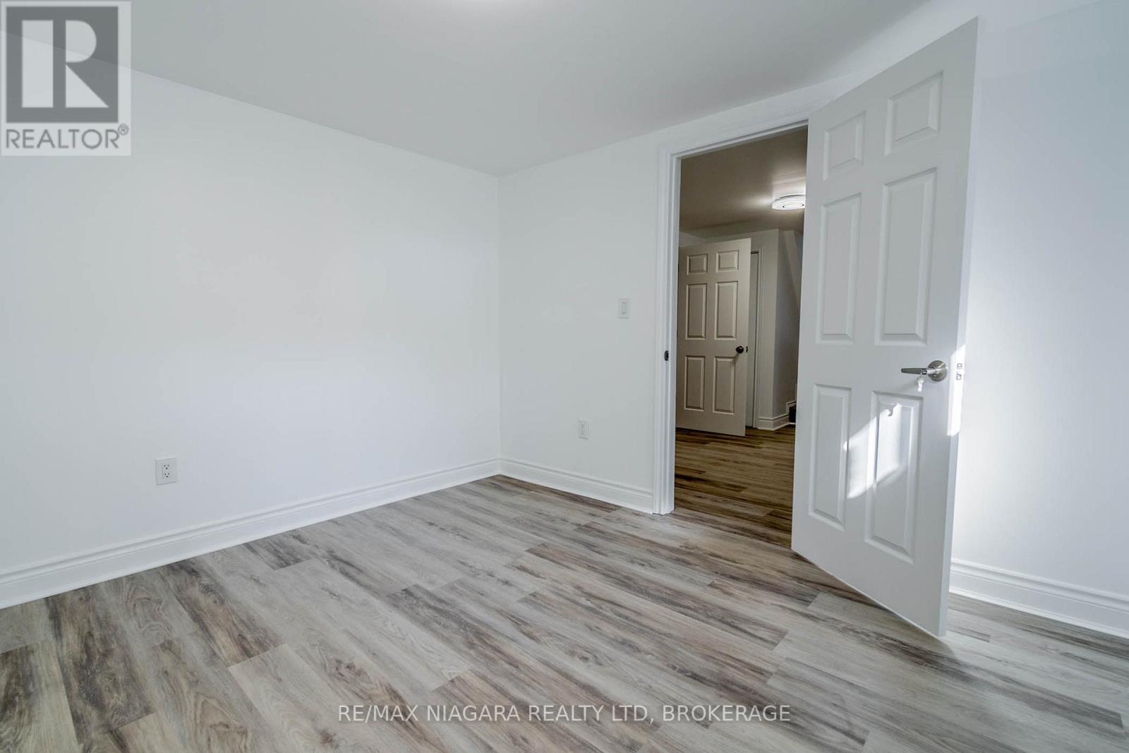 Lower - 22 Chantler Road, Welland, Ontario  L3C 4M5 - Photo 7 - X12930360