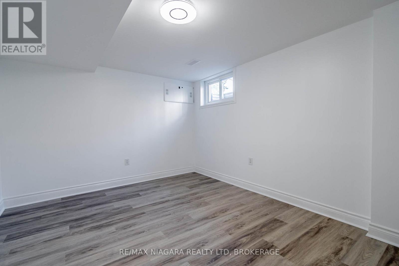 Lower - 22 Chantler Road, Welland, Ontario  L3C 4M5 - Photo 8 - X12930360