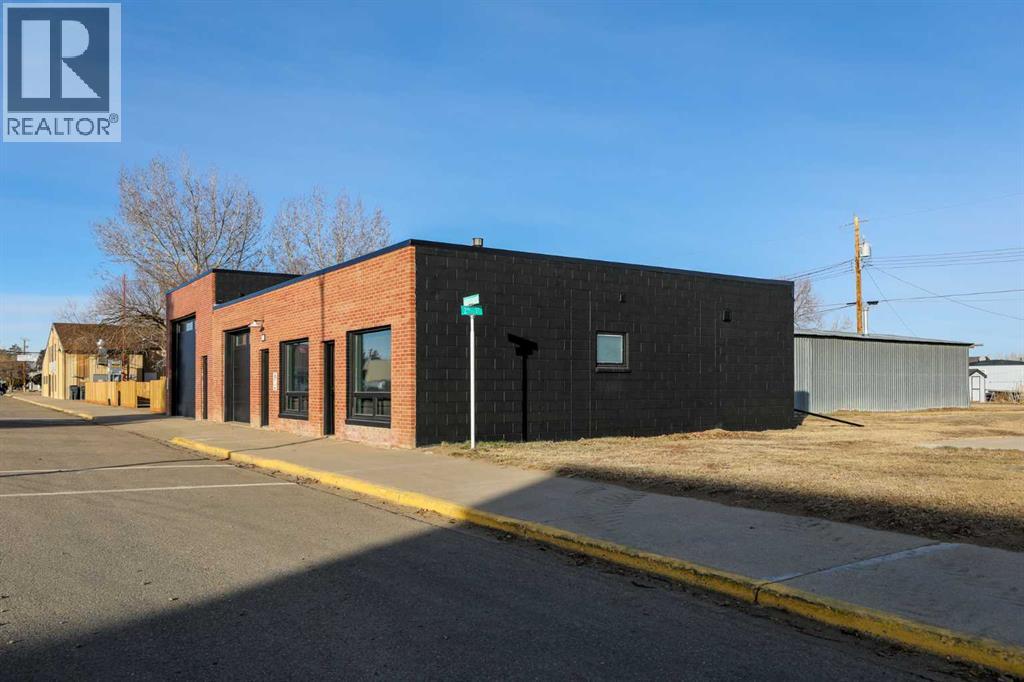 111 4 Avenue, Warner, Alberta  T0K 2L0 - Photo 3 - A2280533