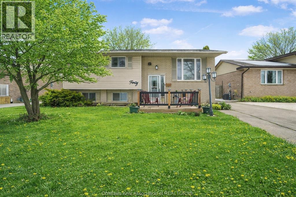 MLS# 26002894: 40 Thornhill CRESCENT, Chatham, Canada