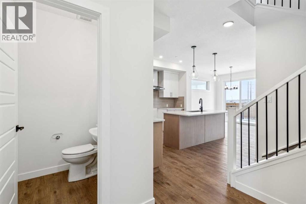 534 Hotchkiss Manor, Calgary, Alberta  T3S 0T2 - Photo 4 - A2288974