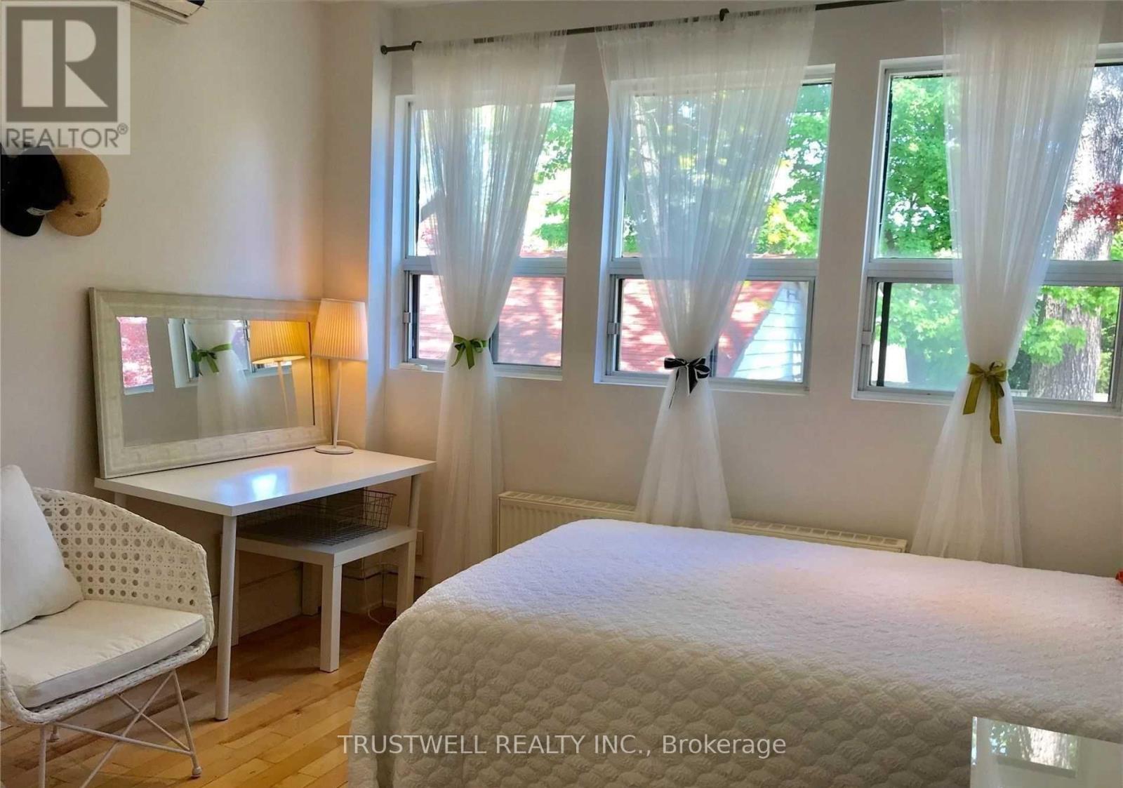 Main - 220 Rose Park Drive, Toronto, Ontario  M4T 1R5 - Photo 12 - C12930356