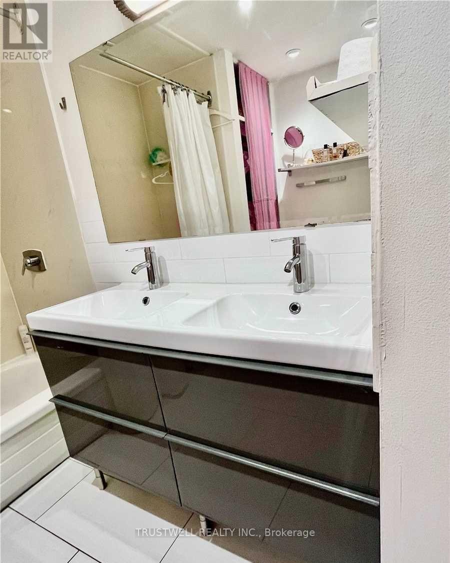 Main - 220 Rose Park Drive, Toronto, Ontario  M4T 1R5 - Photo 18 - C12930356