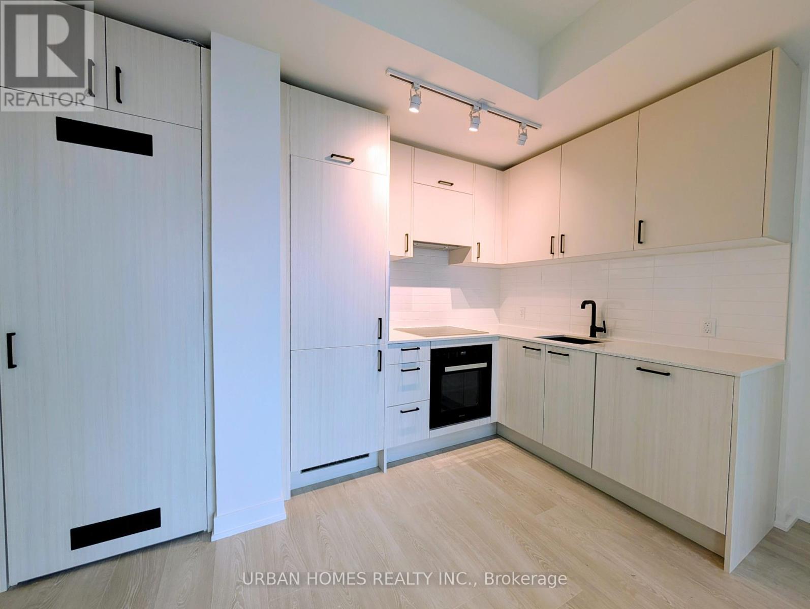 2204 - 1 Quarrington Lane, Toronto, Ontario  M3C 0S4 - Photo 2 - C12930364