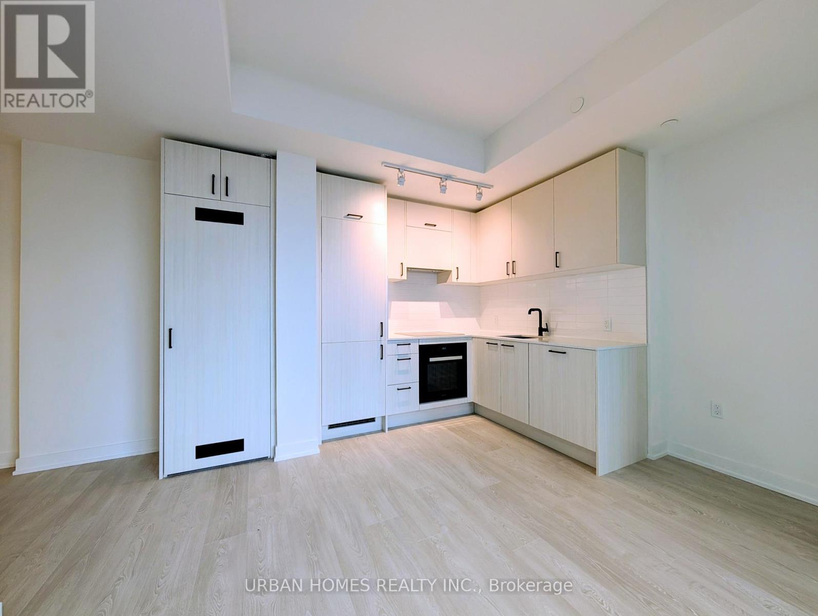 2204 - 1 Quarrington Lane, Toronto, Ontario  M3C 0S4 - Photo 3 - C12930364