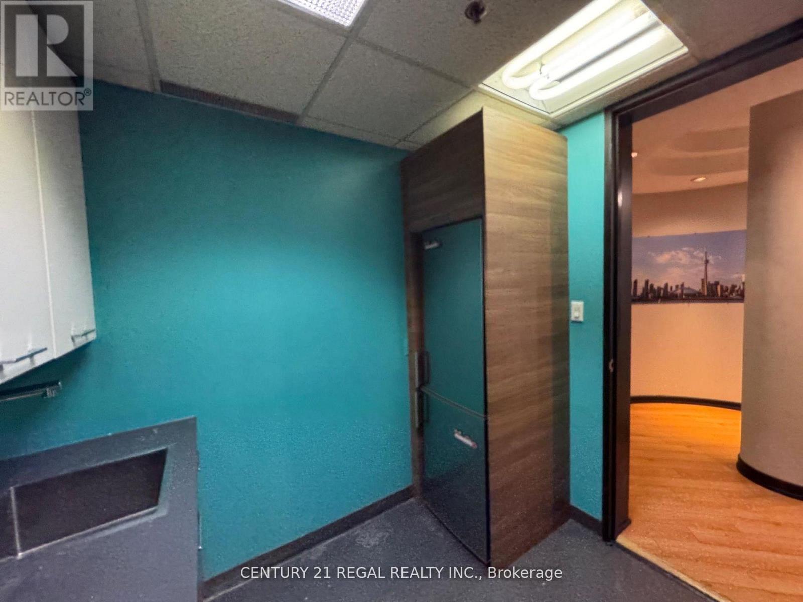 201 - 622 College Street, Toronto, Ontario  M6G 1B4 - Photo 13 - C12930470