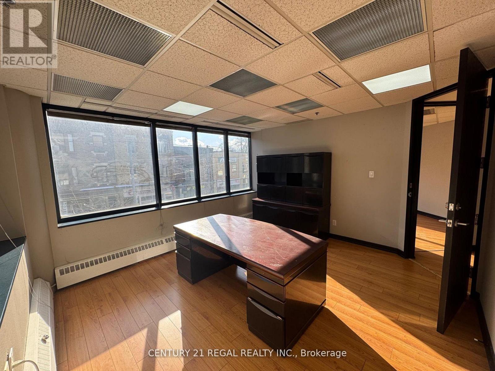 201 - 622 College Street, Toronto, Ontario  M6G 1B4 - Photo 6 - C12930470