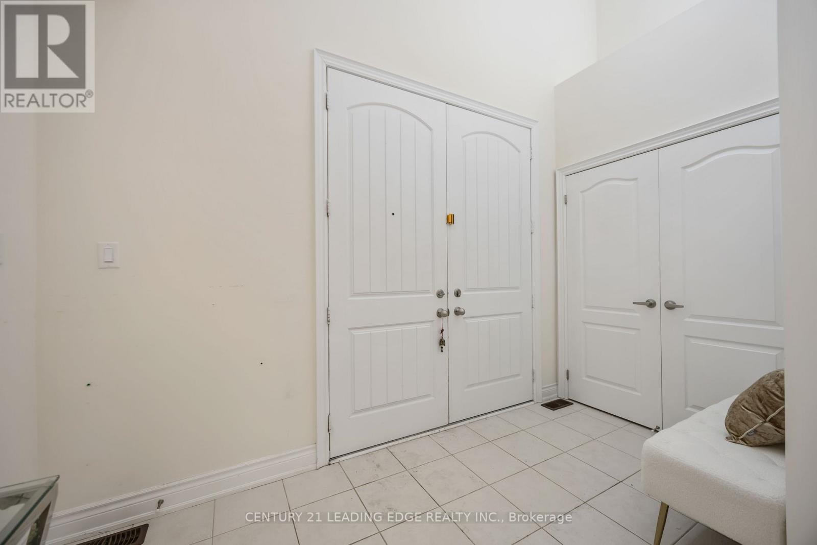 689 Somerville Drive, Newmarket, Ontario  L3X 0J9 - Photo 37 - N12929586