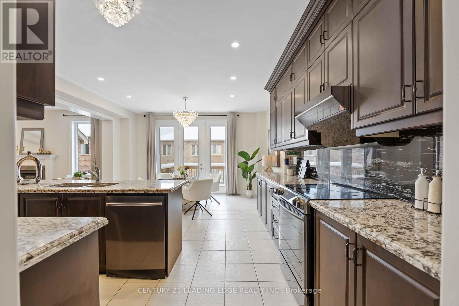 689 Somerville Drive, Newmarket, Ontario  L3X 0J9 - Photo 21 - N12929586