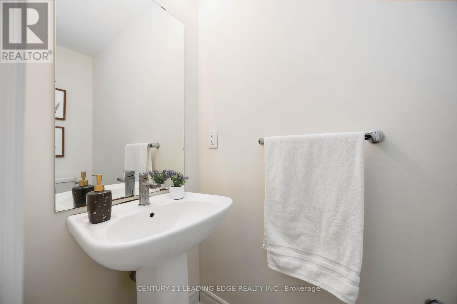 689 Somerville Drive, Newmarket, Ontario  L3X 0J9 - Photo 41 - N12929586