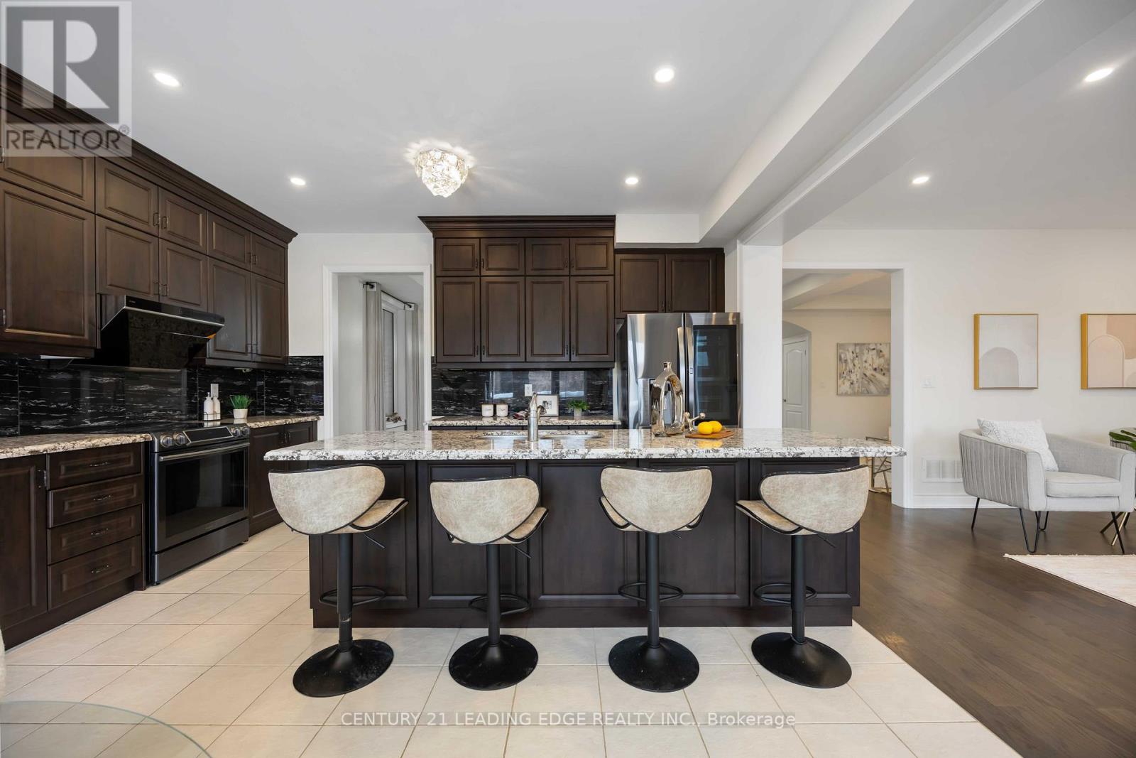 689 Somerville Drive, Newmarket, Ontario  L3X 0J9 - Photo 19 - N12929586