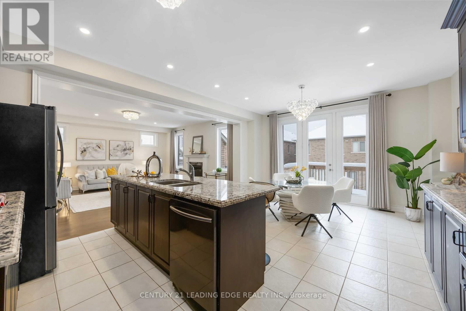 689 Somerville Drive, Newmarket, Ontario  L3X 0J9 - Photo 17 - N12929586