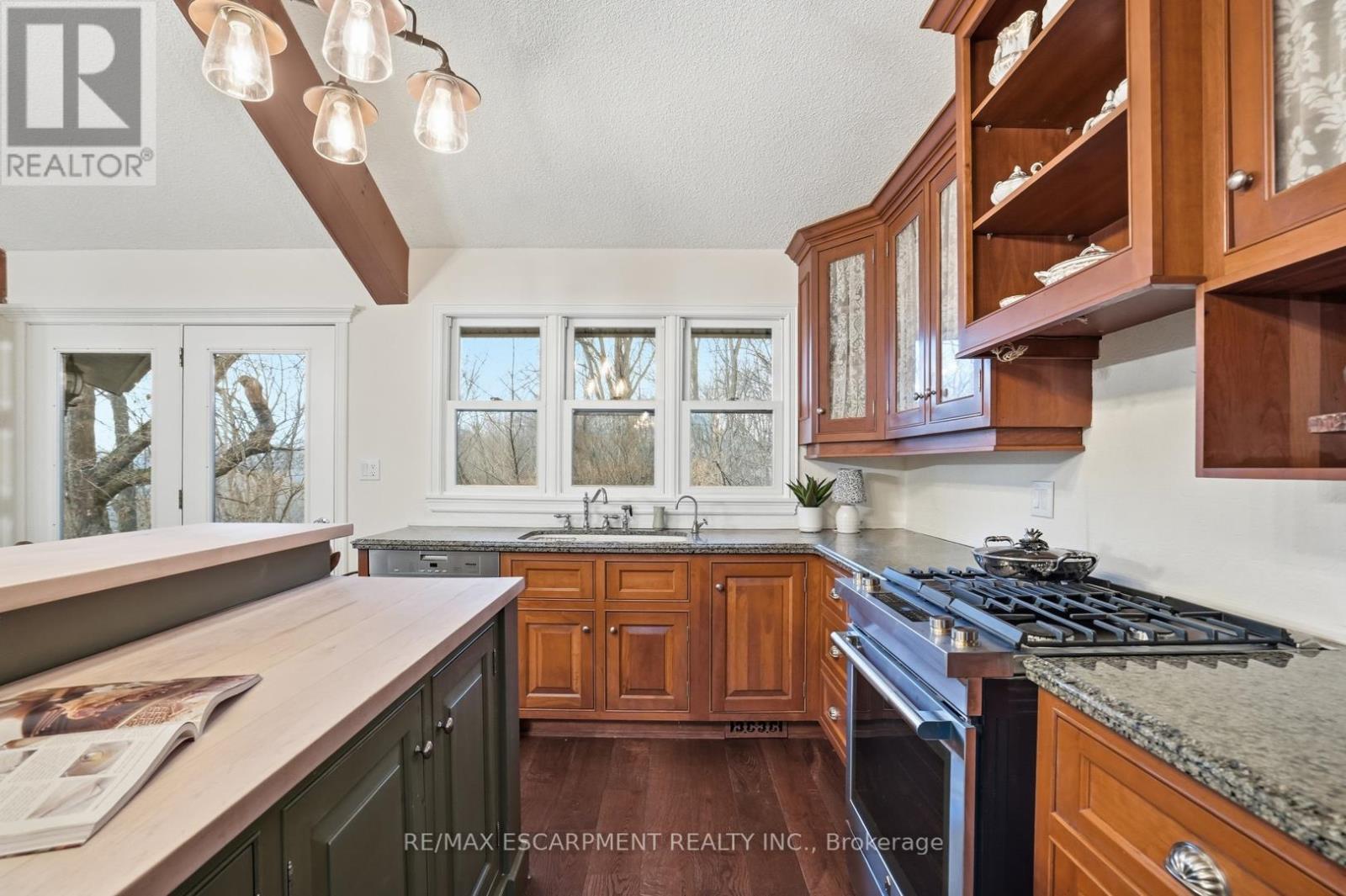 1987 Snake Road, Burlington, Ontario  L7P 4Y1 - Photo 17 - W12929810