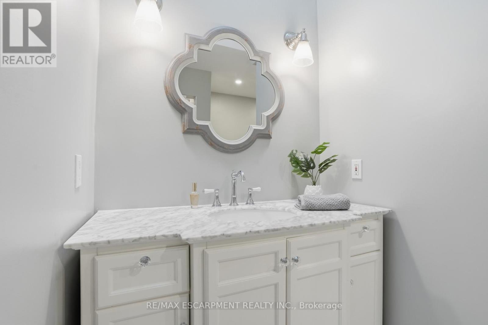 1987 Snake Road, Burlington, Ontario  L7P 4Y1 - Photo 29 - W12929810