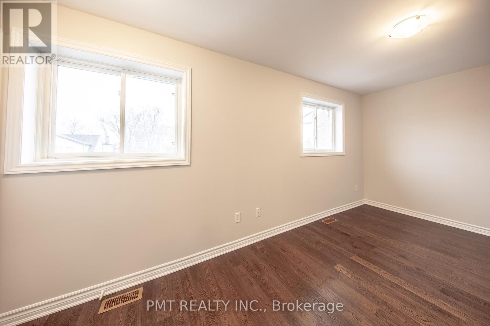 18 Darrell Avenue, Toronto, Ontario  M4E 2G4 - Photo 11 - E12930382