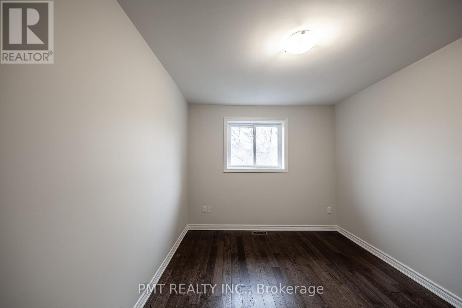 18 Darrell Avenue, Toronto, Ontario  M4E 2G4 - Photo 12 - E12930382