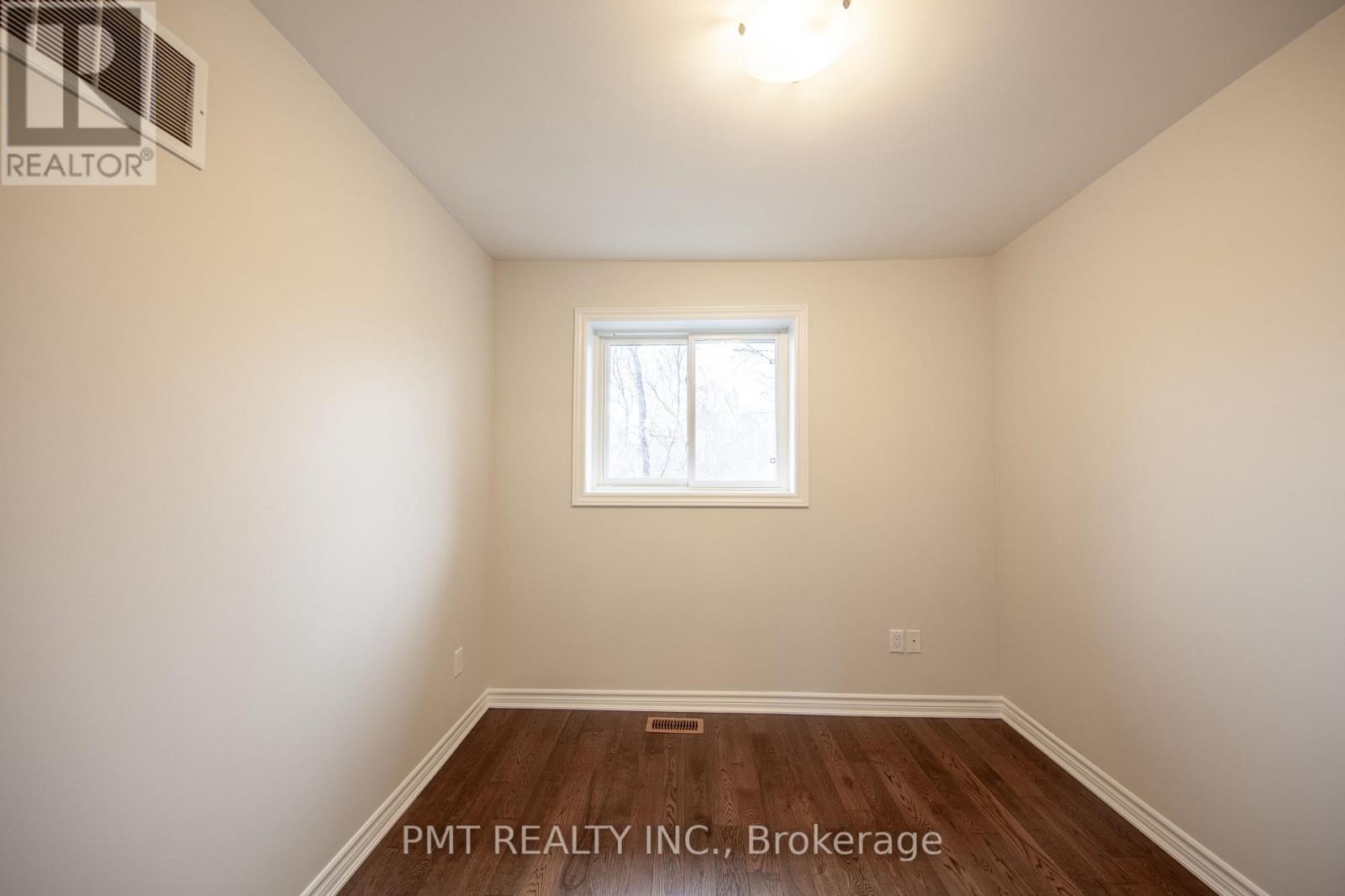 18 Darrell Avenue, Toronto, Ontario  M4E 2G4 - Photo 13 - E12930382