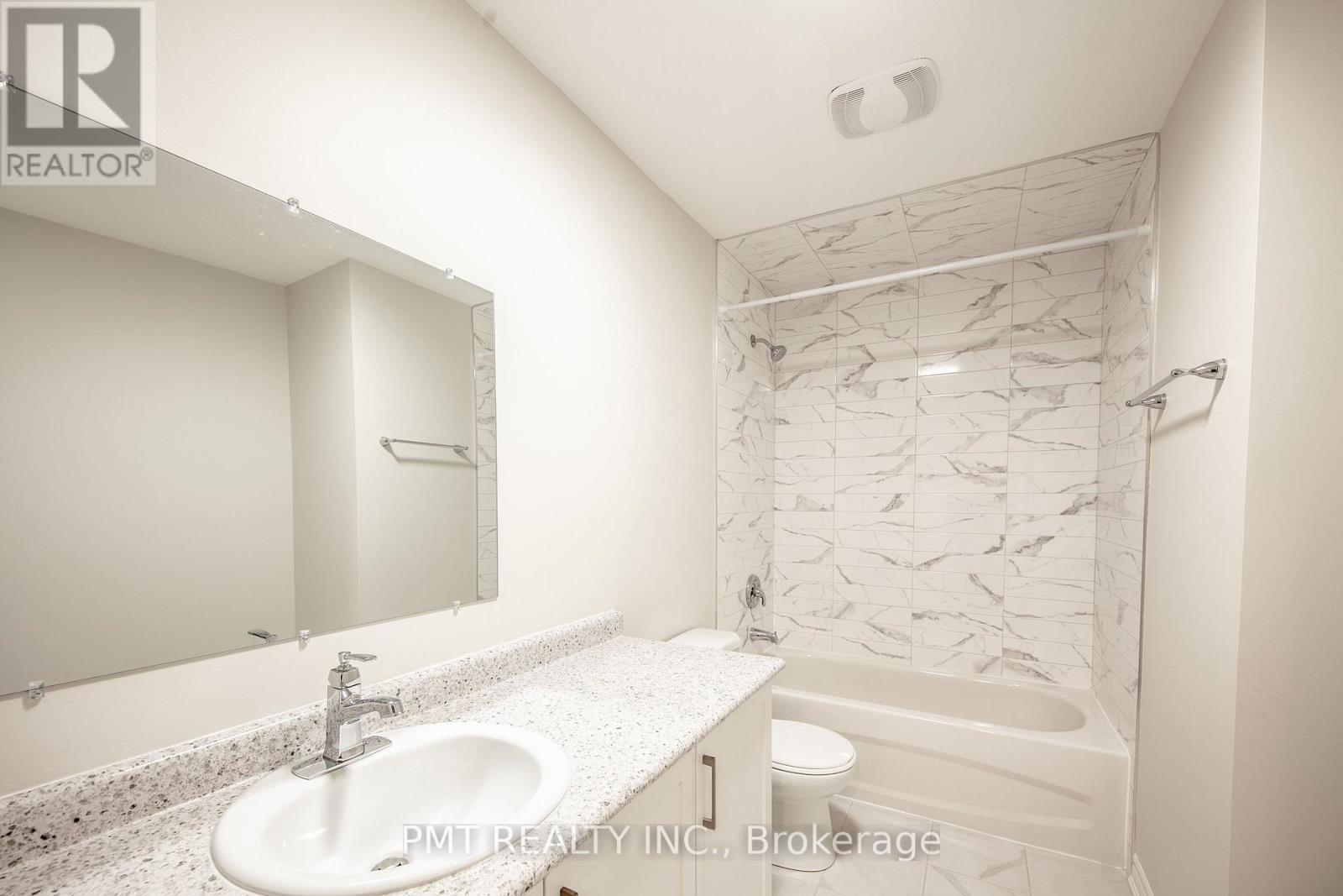 18 Darrell Avenue, Toronto, Ontario  M4E 2G4 - Photo 14 - E12930382