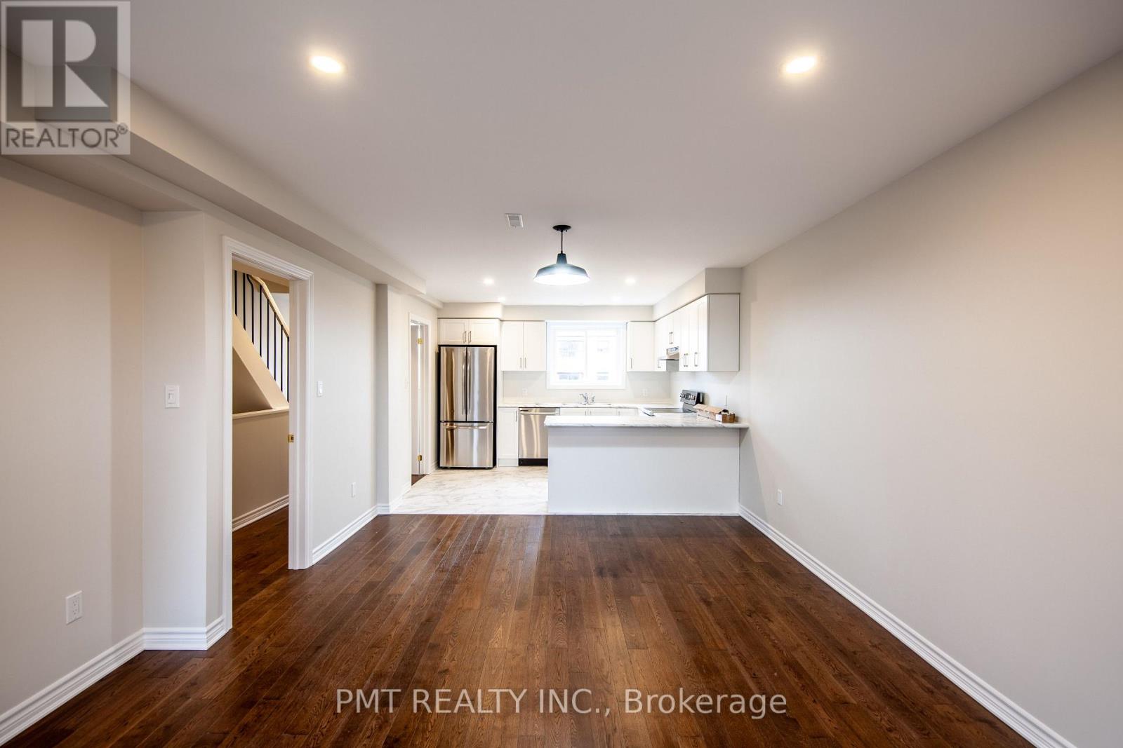 18 Darrell Avenue, Toronto, Ontario  M4E 2G4 - Photo 2 - E12930382