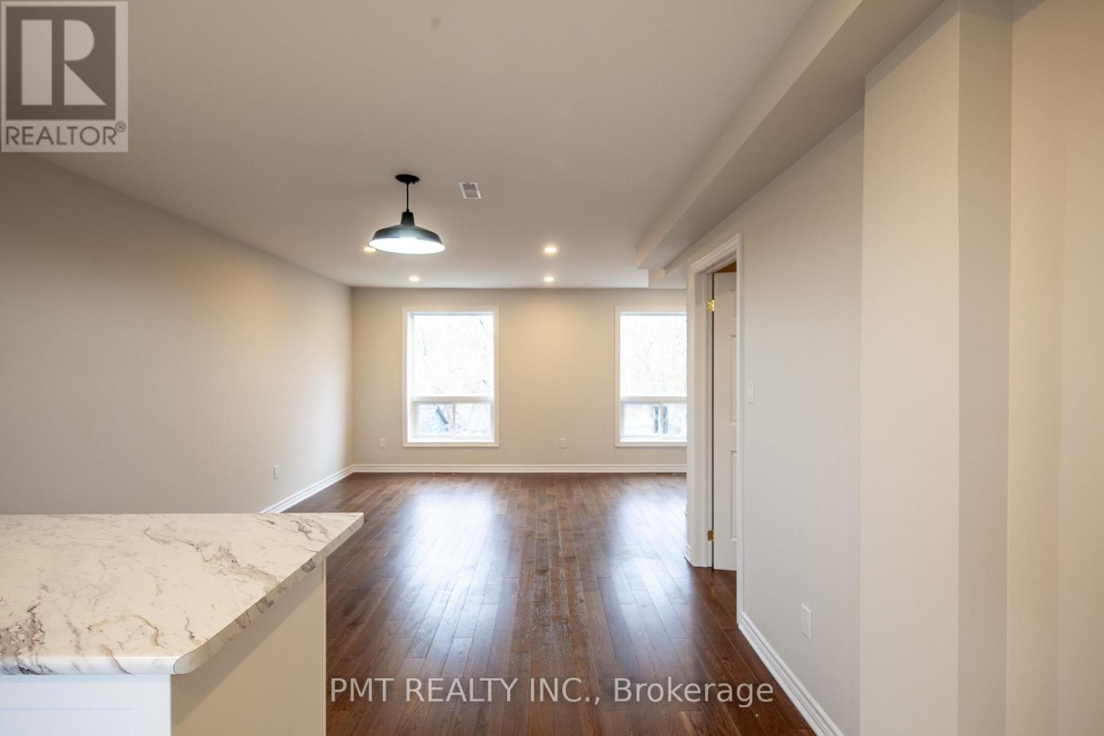 18 Darrell Avenue, Toronto, Ontario  M4E 2G4 - Photo 5 - E12930382