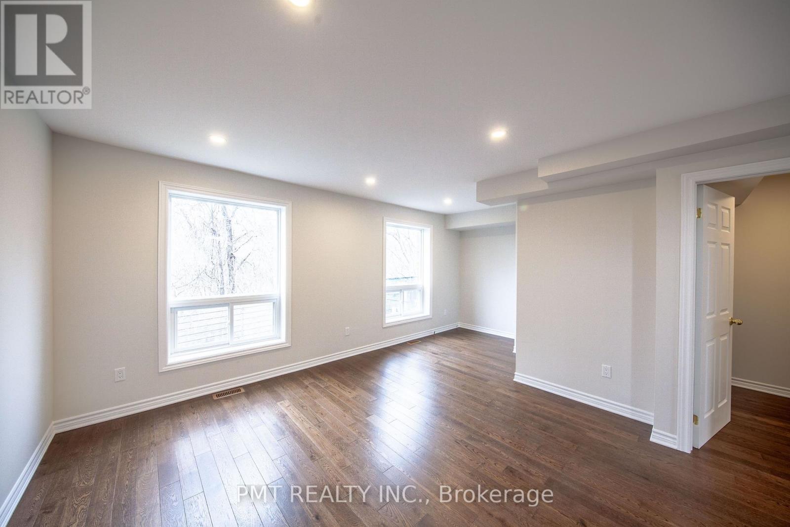 18 Darrell Avenue, Toronto, Ontario  M4E 2G4 - Photo 6 - E12930382