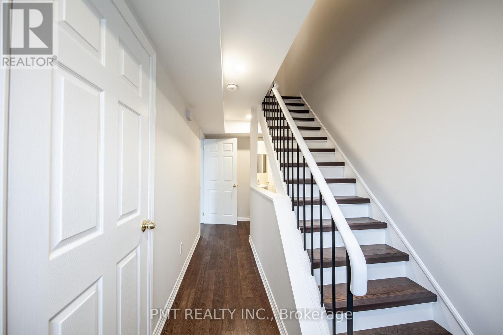 18 Darrell Avenue, Toronto, Ontario  M4E 2G4 - Photo 8 - E12930382