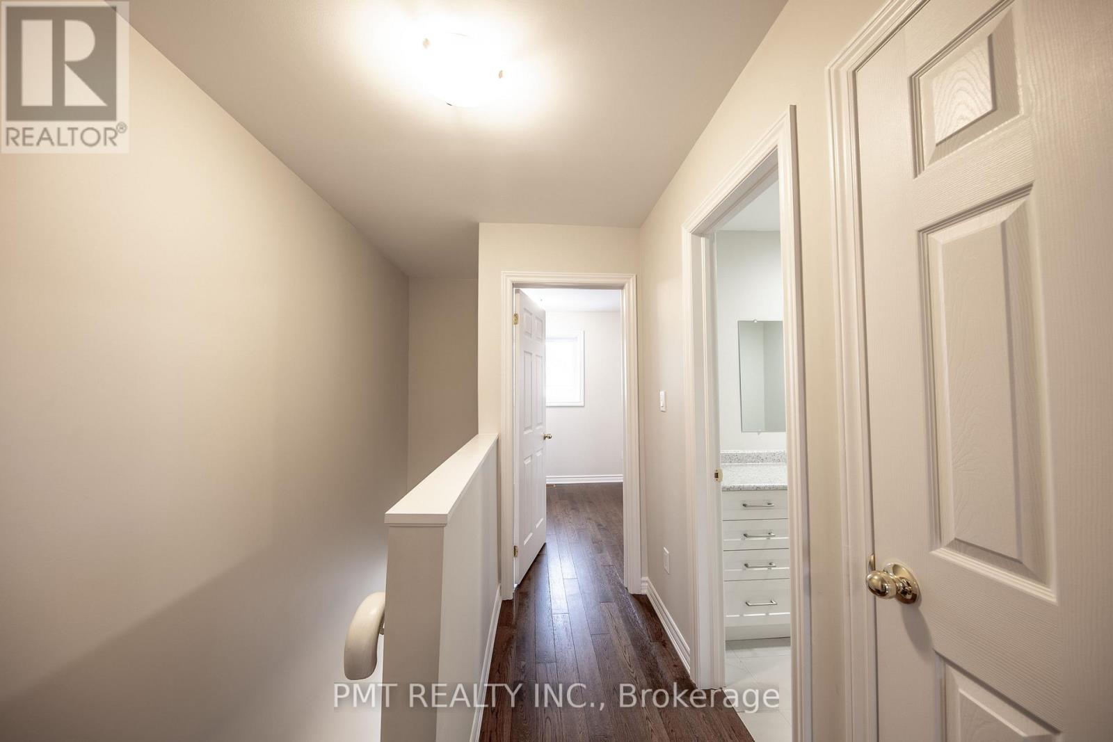 18 Darrell Avenue, Toronto, Ontario  M4E 2G4 - Photo 9 - E12930382