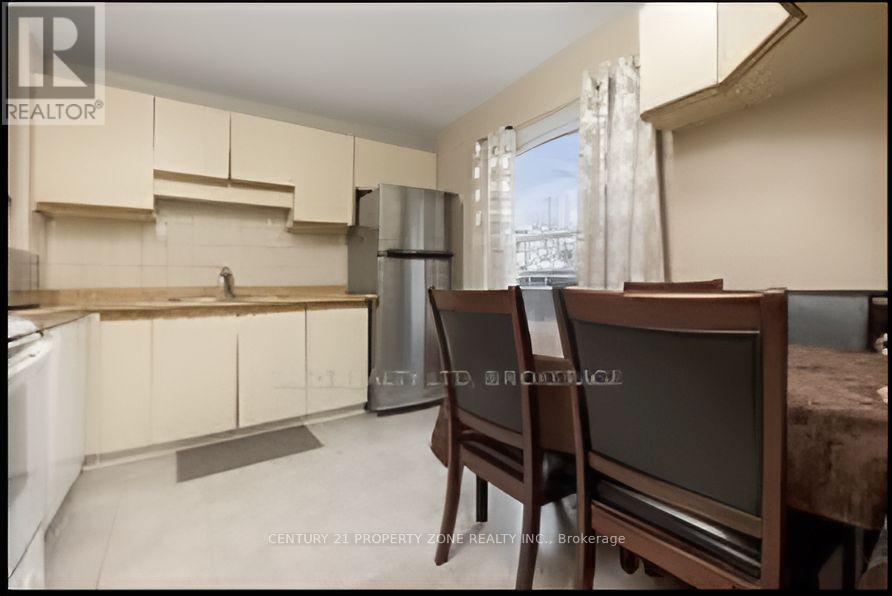 41 - 1020 Central Park Drive, Brampton, Ontario  L6S 3L6 - Photo 3 - W12930072