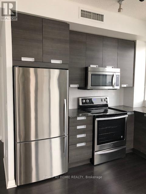 602 - 75 Eglinton Avenue W, Mississauga, Ontario  L5R 0E4 - Photo 2 - W12917696