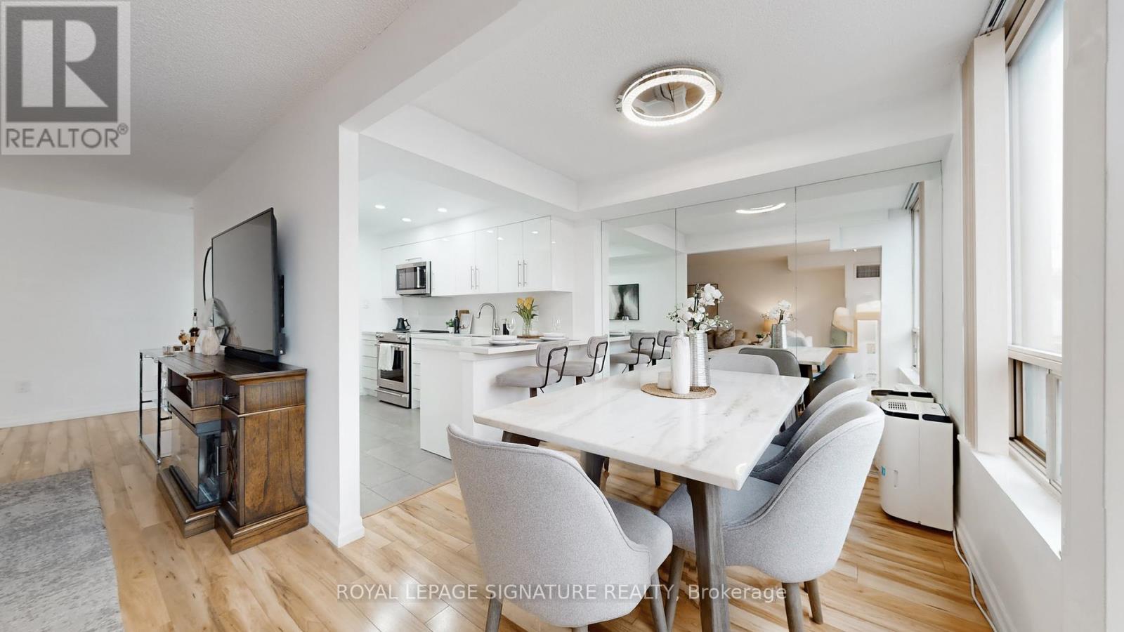 212 - 175 Cedar Avenue, Richmond Hill, Ontario  L4C 9V3 - Photo 8 - N12930346