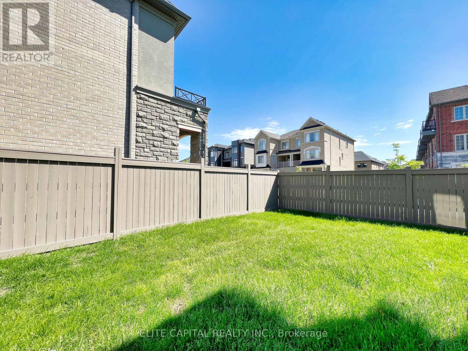 25 Hilts Drive, Richmond Hill, Ontario  L4H 0H7 - Photo 3 - N12930414