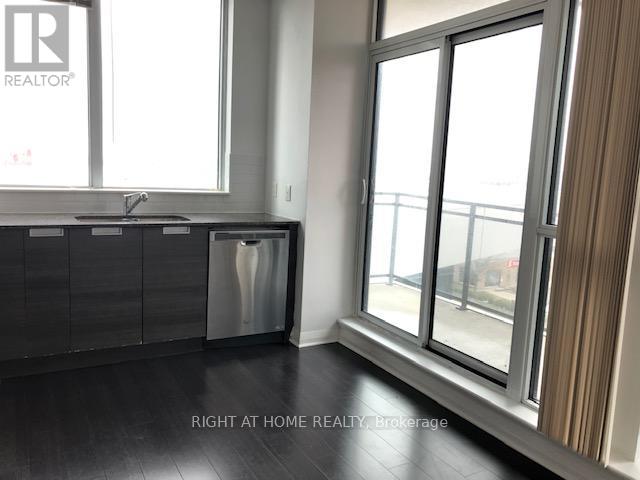 602 - 75 Eglinton Avenue W, Mississauga, Ontario  L5R 0E4 - Photo 3 - W12917696