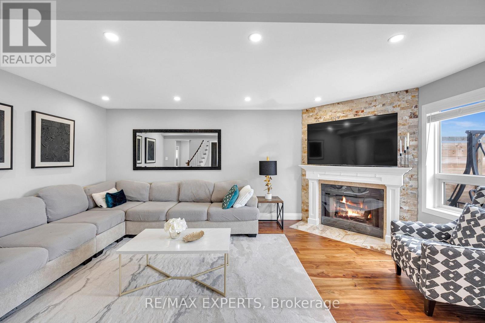 28 Bishop Drive, Barrie (Ardagh), Ontario  L4N 6Y5 - Photo 11 - S12930374