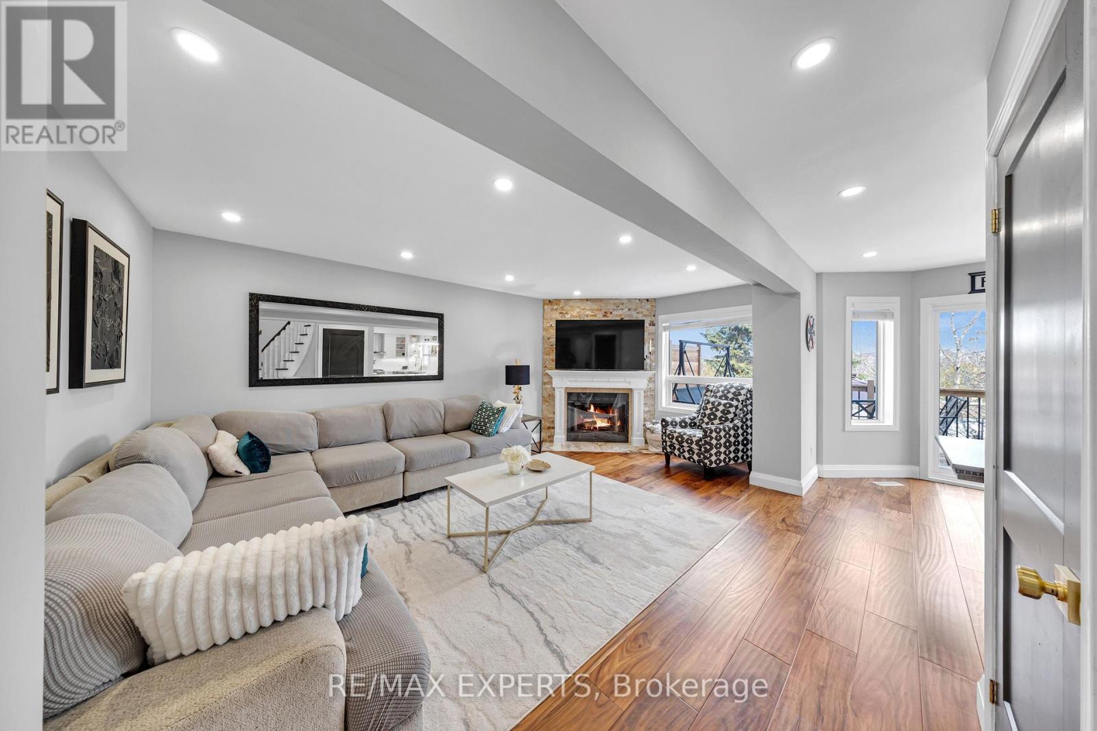 28 Bishop Drive, Barrie (Ardagh), Ontario  L4N 6Y5 - Photo 9 - S12930374