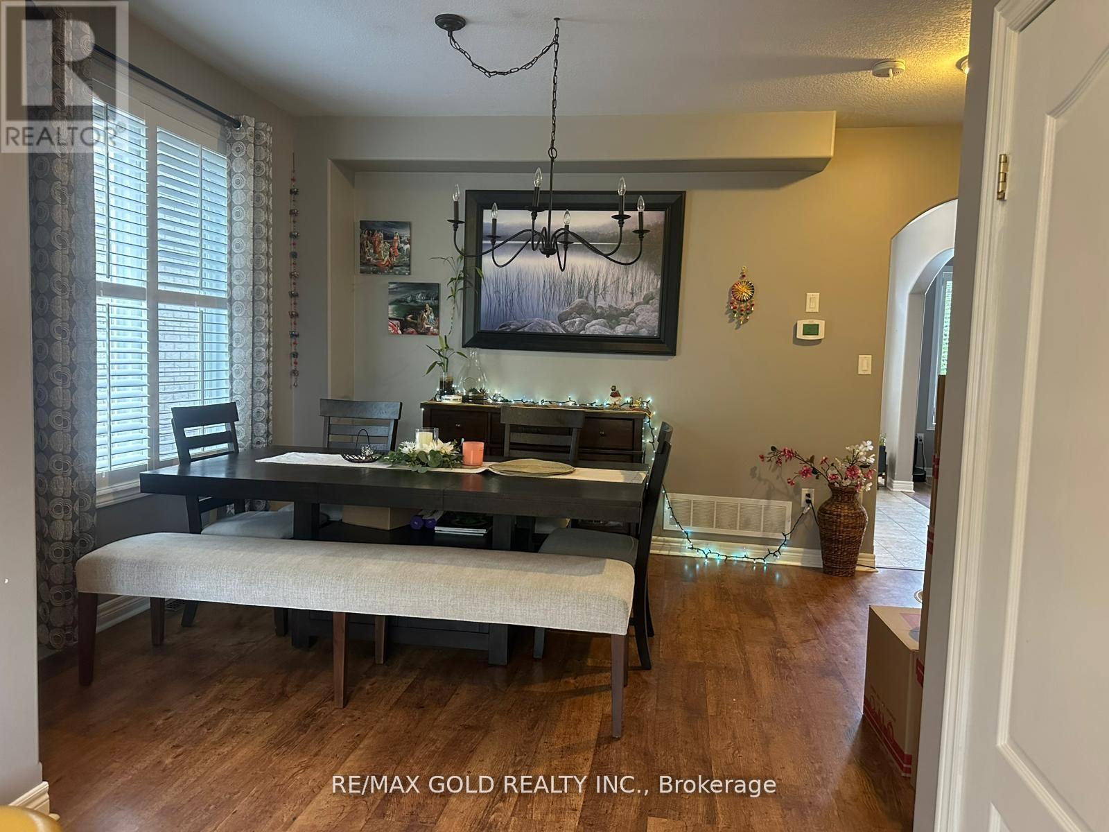 28 Sovereign's Gate, Barrie (Innis-Shore), Ontario  L4N 0K7 - Photo 4 - S12930466