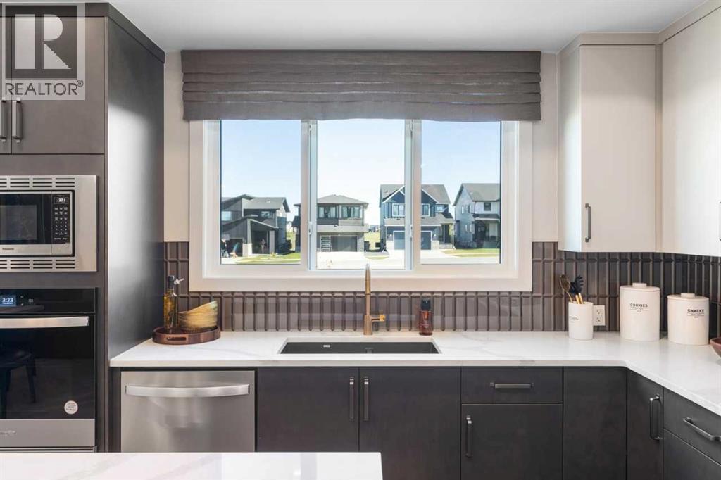 72 Creekstone Grove Sw, Calgary, Alberta  T2X 5W2 - Photo 4 - A2273142