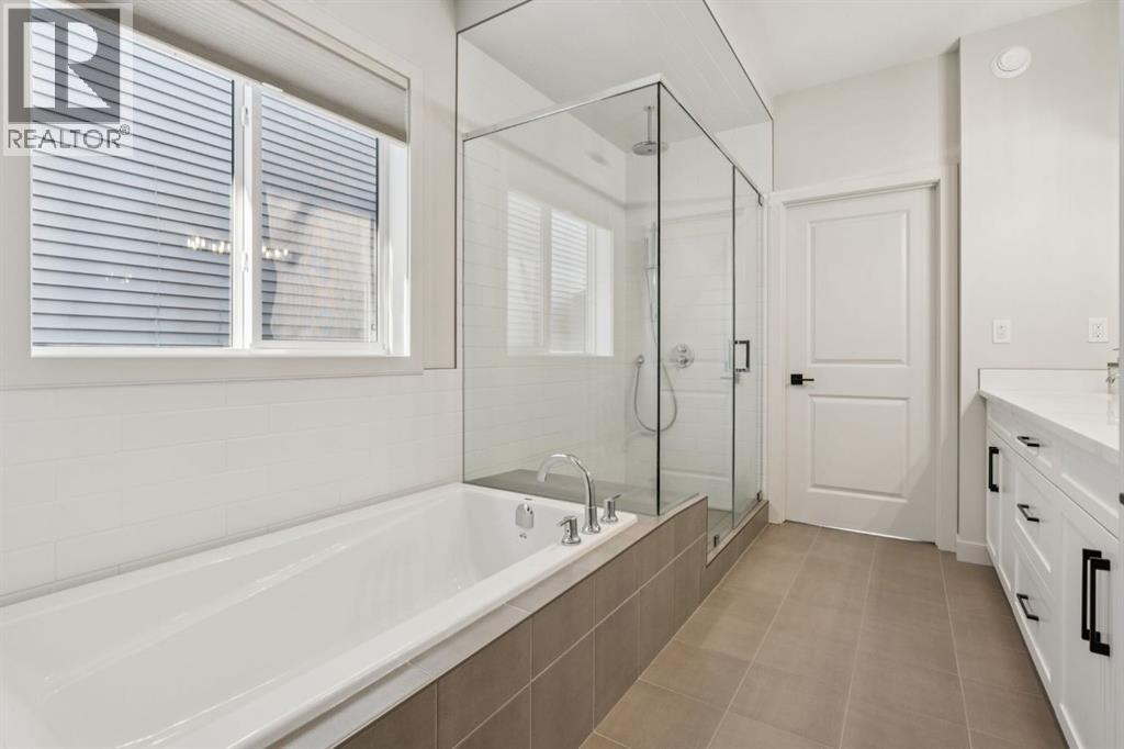 196 Emberside Hollow, Cochrane, Alberta  T4C 2A3 - Photo 11 - A2295300