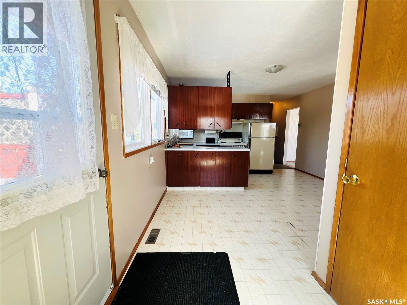 318 Brownlee Street, Morse, Saskatchewan  S0H 3C0 - Photo 2 - SK031464