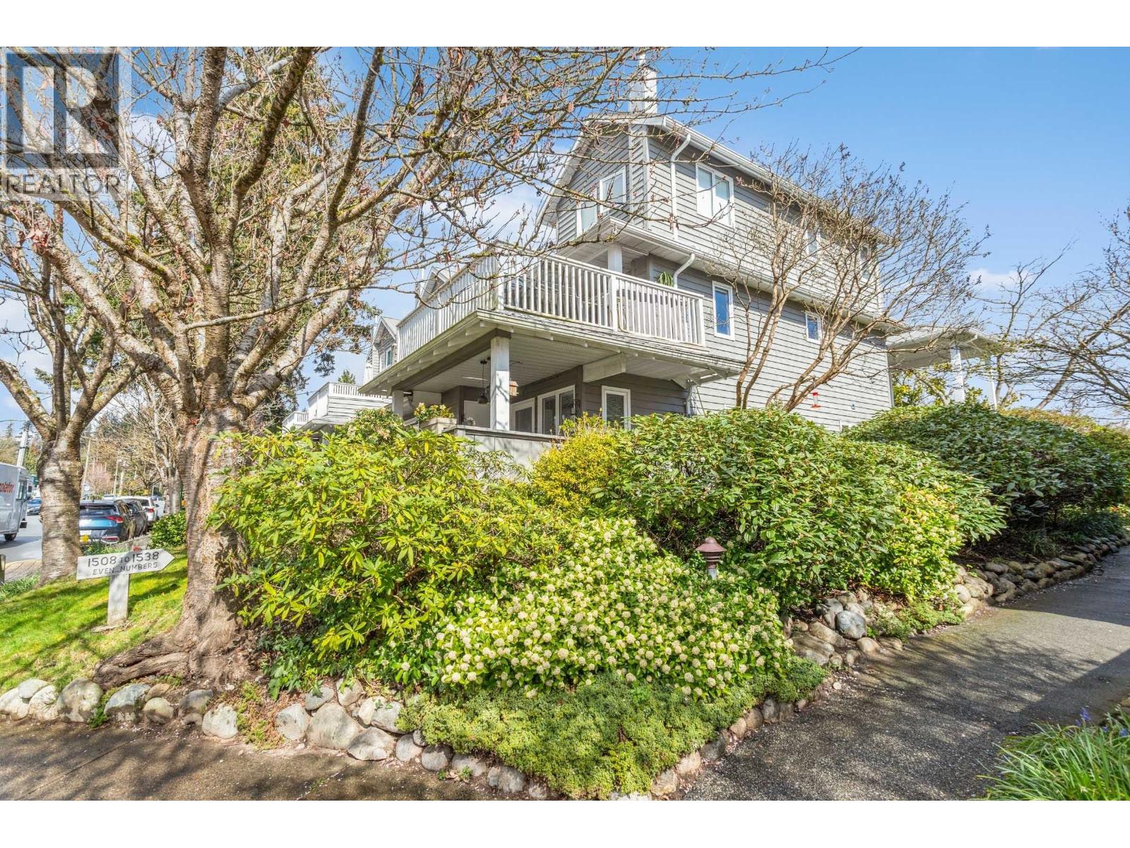 205 1518 BOWSER AVENUE, North Vancouver, British Columbia