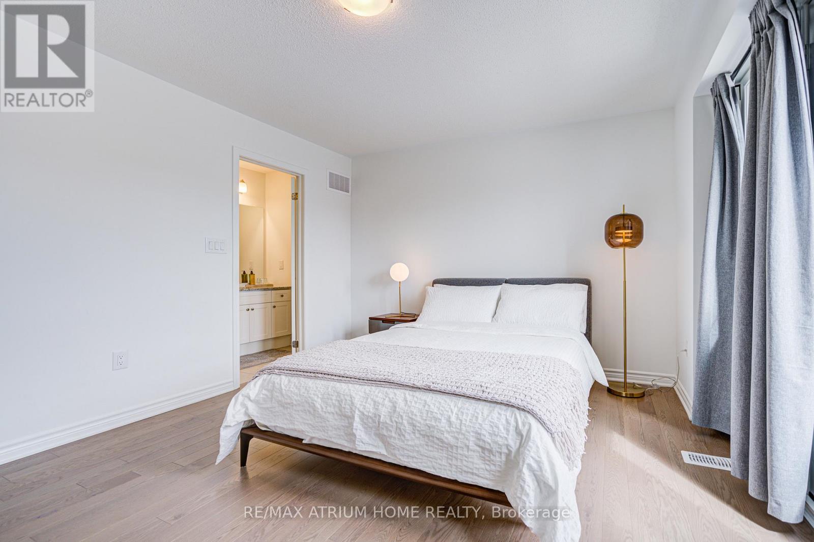 1377 William Halton Parkway, Oakville, Ontario  L6M 5N9 - Photo 29 - W12930342