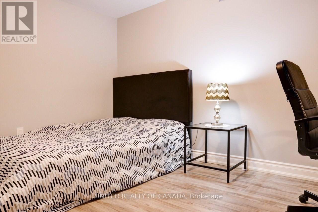 196 Mccaffrey Road, Newmarket, Ontario  L3X 1J9 - Photo 5 - N12925358