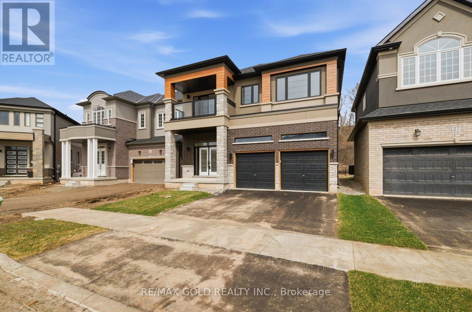 29 Mckernan Avenue, Brantford, Ontario  N3V 0C2 - Photo 2 - X12930478